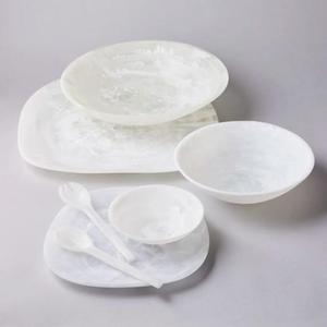 Ensemble de 5 bols de service en résine blanche au design classique fabriqué à la main avec des matériaux et une qualité extra premium à de très bons tarifs - Product Image 1