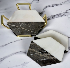 Sous-verres hexagonaux en marbre gris, présentés dans un élégant support incurvé en pierre pour un rangement facile. Disponible à prix de gros. - Product Image 6