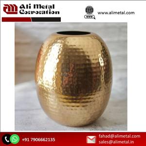 Vase à fleurs en métal martelé moderne avec luxe doré Nouveau design Vase à fleurs élégant pour la maison et entièrement personnalisable. - Product Image 6