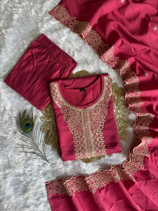 Ensemble de Kurti en soie romaine avec une belle broderie avec un travail de séquence parfait pour toutes les occasions - Product Image 3