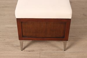 Experimente la elegancia moderna del taburete otomano Ardena, que combina calidad artesanal con la colección de muebles para sala de estar, duradero. - Product Image 5