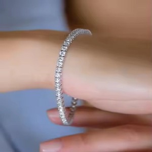 Bracelet en diamant Moissanite en or blanc haut de gamme bijoux de conception pour femmes cadeaux de mariage et célébrations - Product Image 1