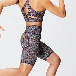 Pantalones cortos de gimnasio de alta calidad para mujer para entrenamiento Fitness Pantalones cortos deportivos de yoga transpirables con logotipo sin costuras Impresión digital Color sólido - Product Image 2