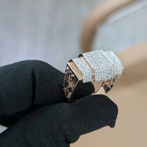 Bague en diamant Moissanite de taille ronde de 2.00 carats, cadeau de mariage de fiançailles antique pour homme en argent sterling 925 pour mari - Product Image 4