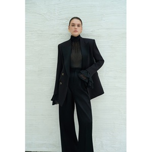 กางเกงขายาวทรงตรงลำลองสำหรับผู้หญิง กางเกงขากว้างทรงตรง รุ่น Mison ดีไซน์หรูหรา จีบหน้าคู่ ผ้าซาติน จีบ 2 ชั้น - Product Image 4