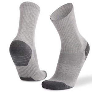 Chaussettes unies personnalisées pour hommes 100% coton chaud de haute qualité respirant doux et chaud à la mode extensible mi-longueur hommes chaussettes - Product Image 4