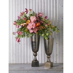 Florero de aluminio fundido para la decoración de la sala de estar Florero de metal hecho a mano antiguo para la venta Florero de metal de nuevo diseño - Product Image 1