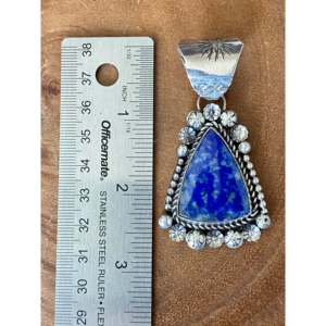 Pendentif religieux vintage fait main Damian en coton, lapis-lazuli et argent sterling avec serti clos et motif numérique en or rose - Product Image 3