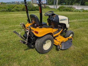 Vente en gros de tondeuse autoportée à braquage zéro Cub Cadet XZ6 S 117 pour la coupe de l'herbe - Product Image 4