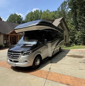 Luxury Motorhomes Euro 5 4-6 Passenger Capacity. - Product Image 2