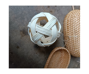 Boule décorative en rotin faite à la main-Fabricant vietnamien fournissant des quantités en vrac pour l'exportation dans le monde entier à faible coût - Product Image 1