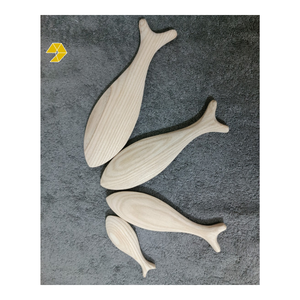 Produits de décoration de poisson sculpté en bois 3D en vrac pour l'artisanat de décoration de la maison et la suspension murale-décoration de poisson en bois avec trou - Product Image 1