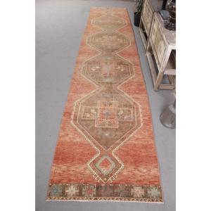 พรมขนาด 2.3x13.1 ฟุต, พรมตุรกีโบราณ, พรมขนสัตว์ลายดอกไม้สีน้ำตาลแดง - Product Image 1