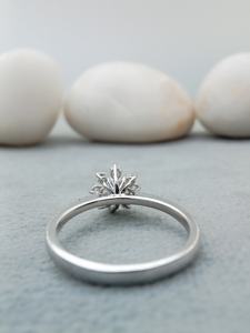 Anillo de Compromiso o Matrimonio Personalizable Chapado en Oro de 14k-18k con Diamante Solitario de Corte Brillante Redondo para Mujer, Diamante Cultivado en Laboratorio VVS - Product Image 4