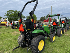 Tracteur à chenilles John De_er 1025R avec chargeur frontal, moteur Cummins de 50 CV, roulement et boîte de vitesses à vendre - Product Image 6