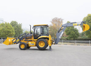 Chargeuse-pelleteuse diesel 4x4 neuve et d'occasion avec godet de chargement frontal, système hydraulique d'excavation arrière et cabine d'opérateur fermée - Product Image 2