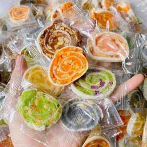 Caramelo de Coco Enrollado Hecho con Leche de Coco y Azúcar de Coco, Dulce Tropical Tradicional - Product Image 1