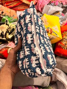 ชุดกระเป๋า Kantha ผ้าควิลท์ผ้าไหมพิมพ์ลายผ้าควิลท์แบบลำลองงานแฮนด์เมดงานออกแบบได้ตามต้องการจัดเก็บเครื่องสำอางแบบพกพาทำจากผ้าฝ้ายผสมสี - Product Image 5