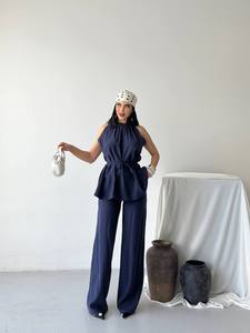 Ensemble pantalon deux pièces personnalisable pour femme, col halter, sans manches, longueur genou, en polyester, fabriqué en Turquie - Product Image 4