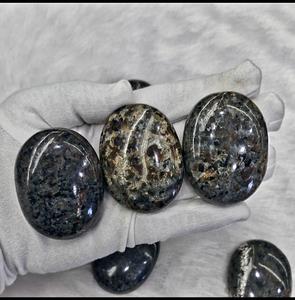 Pierre de paume en cristal de Yooperlite de qualité AAA naturelle pour le Reiki et la guérison, pierre de poche pour l'anxiété et le soulagement du stress - Product Image 3