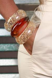 Ensemble de bracelets en résine de luxe pour femmes, surface lisse et polie, bijoux ethniques modernes tendance, imperméables, couleurs personnalisées - Product Image 2