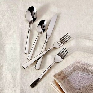 Juego de 5 Cubiertos de Acero Inoxidable, Cubiertos, Cuchara, Tenedor, Cuchillo, Cocina Perfecta, Lavavajillas, Plateado, Color Plateado, Mango Liso - Product Image 1