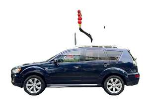 Sedán Ultra-Lujo Usado 2024, 2.4 L Gasolina, Automático, L4, AWD, Edición Fashion, Vehículo de Segunda Mano Económico, 7 Plazas, Panorámico - Product Image 2