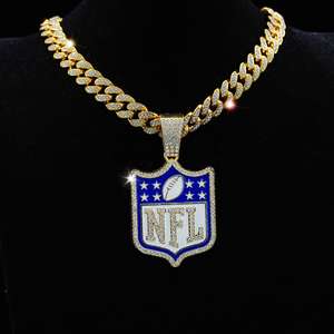 Collar con Colgante de Campeonato de la NFL Unisex de Plata 925, Joyería Deportiva con Moissanita, Chapado en Oro de 14K, Forma de Escudo - Product Image 2