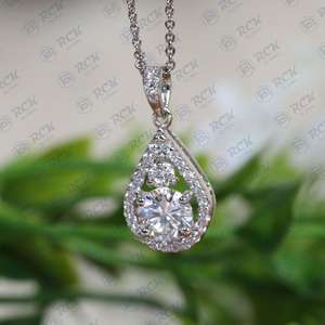 0,70 TCW corte redondo encanto Moissanite colgante para mujer/mínimo delicado diamante aniversario regalo colgante collar - Product Image 4