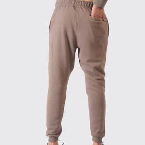 Survêtement pour homme de haute qualité avec fermeture éclair intégrale, deux poches frontales et poches latérales sur le pantalon, taille et logo personnalisés - Product Image 6