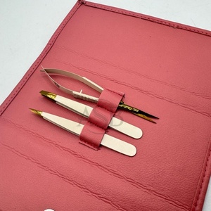 Pince à sourcils en acier durable plaqué or nu Ciseaux à ressort avec logo personnalisé avec pointes pointues inclinées pour une utilisation en beauté - Product Image 6