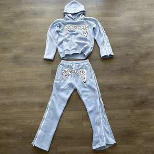 Conjunto Deportivo Personalizado de Felpa con Bordado Chenille, Cremallera Lateral en las Mangas, Pantalones Deportivos Acampanados para Hombre, Conjunto de Dos Piezas - Product Image 3