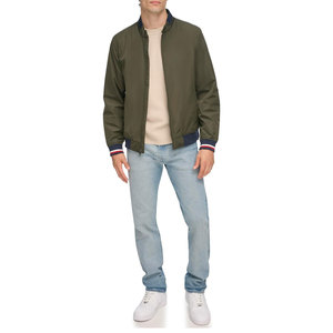 Vente en gros de veste universitaire matelassée de haute qualité à bas prix pour hommes brodée sur mesure Nouveau design de veste universitaire pour hommes Saison d'hiver - Product Image 2