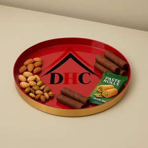 La bandeja decorativa de metal para servir está diseñada para presentar bellamente chocolates con encanto y sofisticación - Product Image 6