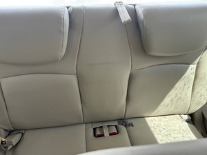 รถยนต์โตโยต้าไฮแลนเดอร์ ลิมิเต็ด AWD 4 ประตู SUV ปี 2005 พร้อมเบาะแถวที่สาม เกียร์อัตโนมัติ ขายดี - Product Image 4