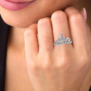 Offre spéciale diamant rond 925 argent Sterling Prince couronne diadème bague de fiançailles pour les femmes au prix de gros bague minimaliste - Product Image 4