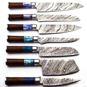 Ensemble de couteaux de chef en acier Damas durable, fabriqué à la main, avec manches en bois, design ambidextre, ensemble de cinq pièces pour la cuisine à domicile - Product Image 1