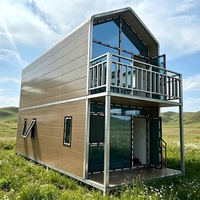 Petit chalet démontable à 2 étages de 50 m² en CLT avec finition bois et véranda