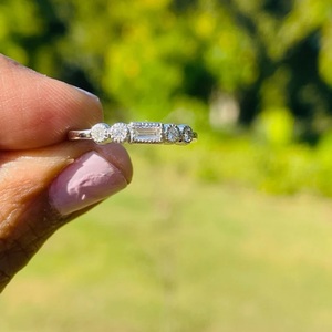 IGI Baguette Lab Créé Bague en Diamant 10K Or Lab Grown Bague en Diamant pour Mariage et Bague de Fiançailles ou Bande - Product Image 6