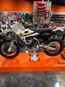 Motocicleta de Motocross Husqvarna FC 250 <span class=keywords><strong>Rockstar</strong></span> Factory Edition 2026 de Alta Calidad, 250cc, 4 Tiempos, EFI, Refrigeración Líquida - Product Image 1