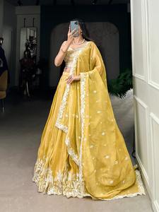 Ensemble Lehenga Choli de haute qualité jupe évasée en filet Dupatta avec broderie lourde traditionnelle indienne pakistanaise - Product Image 3