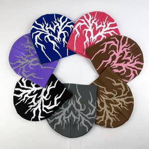 Gorros de Punto de Invierno Personalizados al por Mayor, 100% Algodón, con Bordado 3D, Diseño de Cuadros y Lazos - Product Image 3