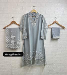 El último diseñador Faux Georgette Bordado Secuencia Trabajo Kurti Set por Fab Zone Indian & Pakistani Clothing - Product Image 3