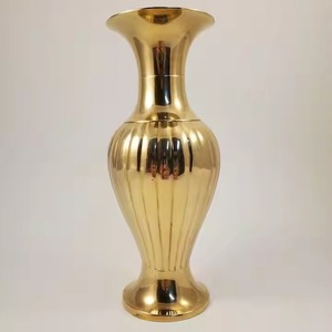 Vase à fleurs côtier artisanal H.M.A avec structure en fer, décoration dorée, résistant à la rouille, trou de drainage - Mariage et Pâques - Product Image 2