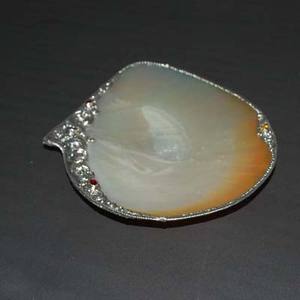 Plato de Nácar con Joyería de Concha Marina Plateada Grande y Salvaje, Concha Natural con un Motivo Salvaje - Product Image 4