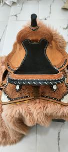 Silla de Montar Inglesa/Estilo Western de Cuero Premium Hecha a Mano, Cómoda para Carreras, con Árbol de Madera/Fibra de Vidrio, Personalización Disponible - Product Image 3