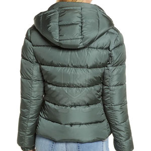 Chaqueta acolchada de invierno para mujer, talla grande, transpirable, brillante, gruesa, con capucha, impermeable, ecológica, con cremallera y memoria. - Product Image 2