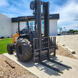 Montacargas con pluma elevadora Case 588H usado del 2023 - Product Image 1