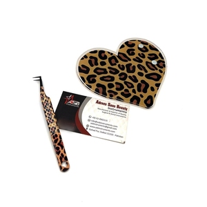 Venta al por mayor de baldosas de pestañas acrílicas personalizables con estampado de guepardo, último diseño sostenible, pinzas para pestañas cuadradas con flores y mariposas - Product Image 1