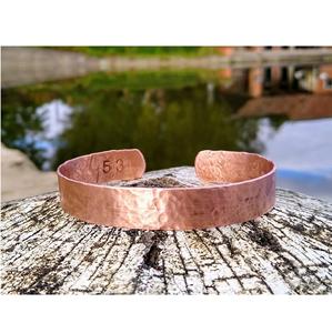 Juego de dos últimas Pulseras de cobre magnéticas con patrones que lo usan tiene beneficios para la salud Pulseras de terapia magnética - Product Image 5